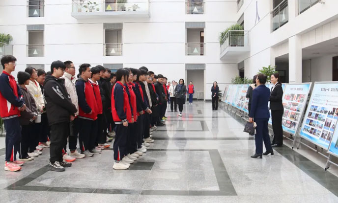 东营区第三中学师生到我校研学