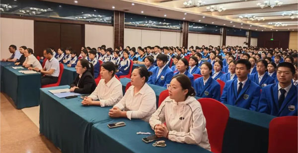 西餐烹饪系召开2025年学生表彰大会