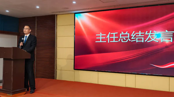 西餐烹饪系主任郭学成作总结发言