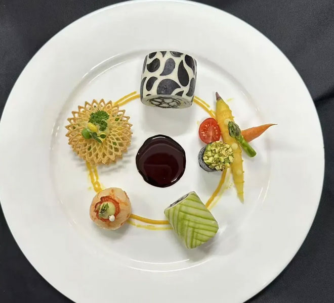 海鲈鱼慕斯卷、芝士酿虾球、醋渍时蔬、芒果塔塔