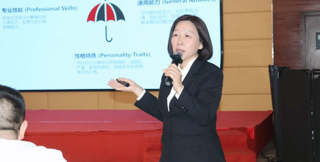 学校思政课教师王子君