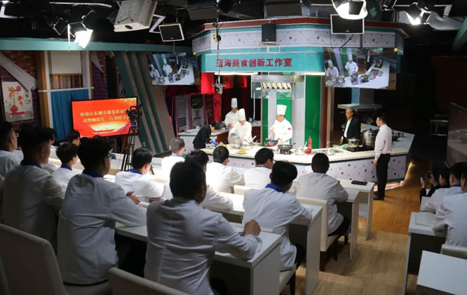 现场烹制六款融合创新鲁菜
