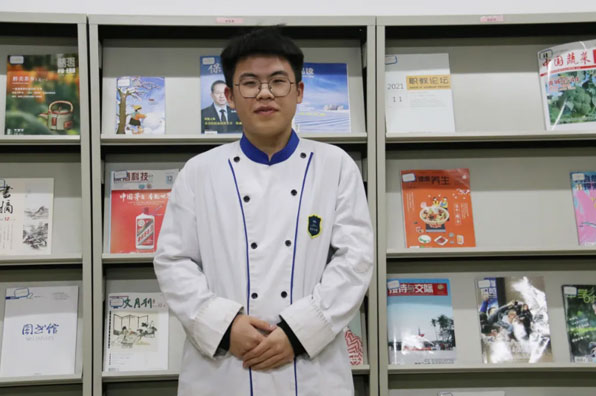 2021级烹饪8班刘健辰